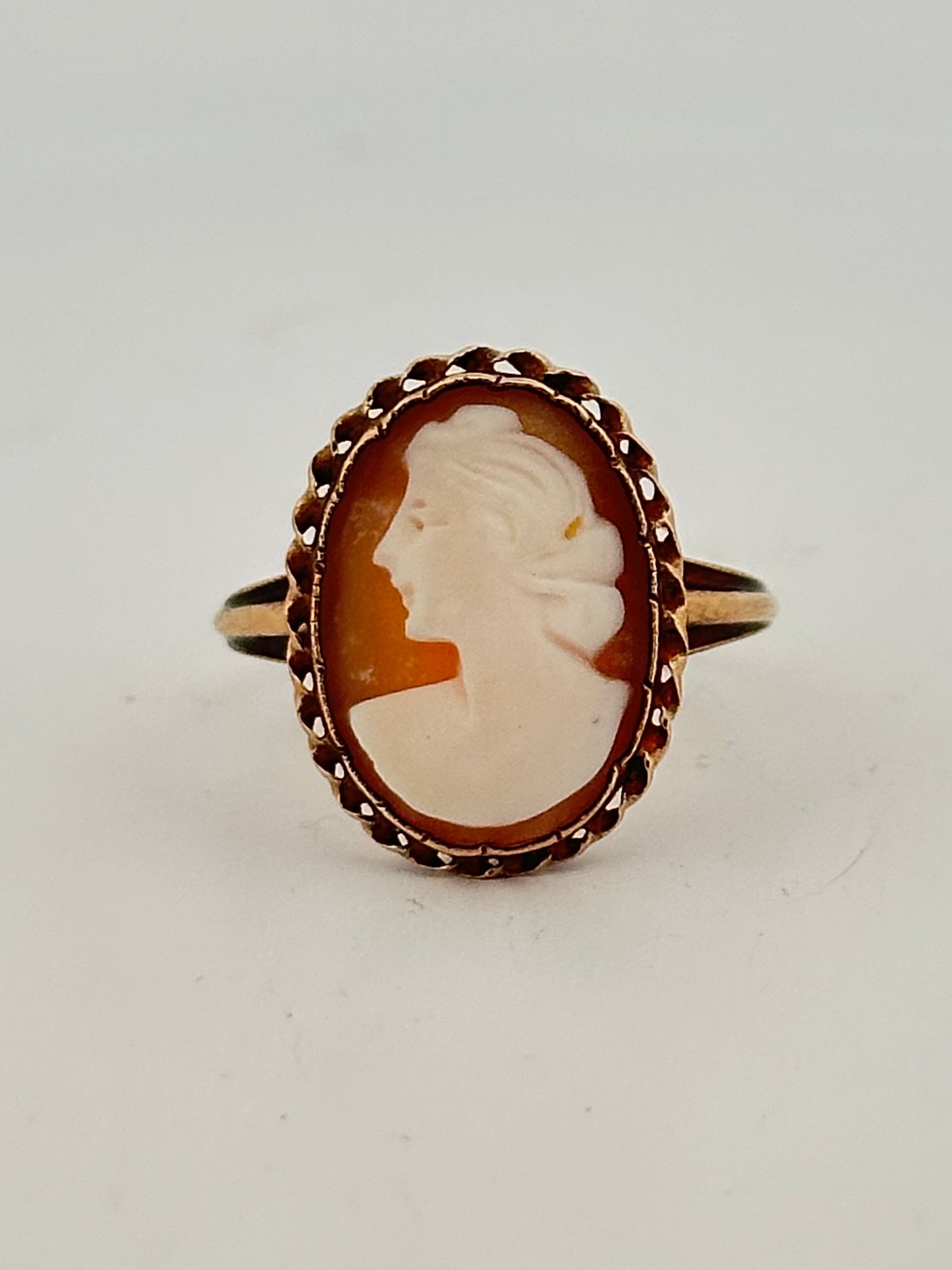 Antique Victorian cameo ring in 10k yellow gold
