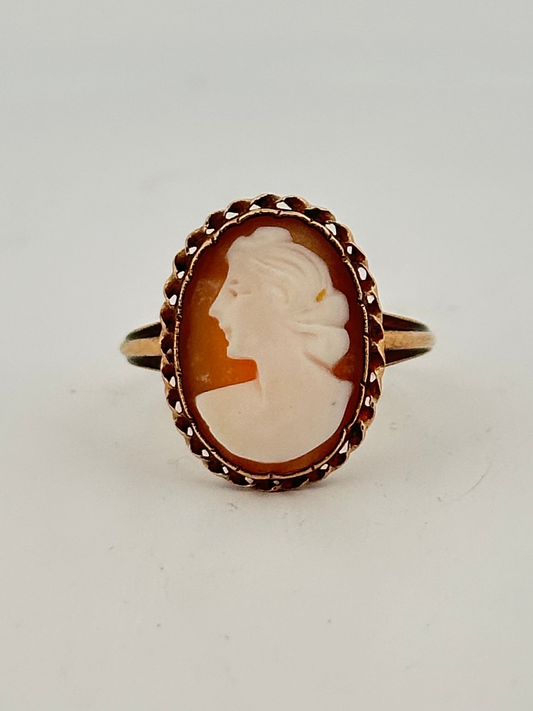 Antique Victorian cameo ring in 10k yellow gold