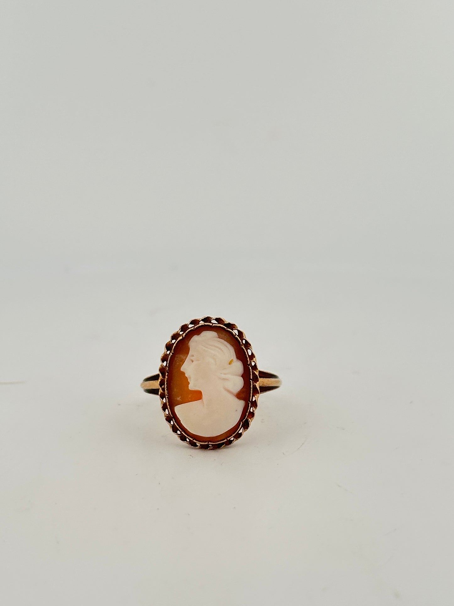 Antique Victorian cameo ring in 10k yellow gold
