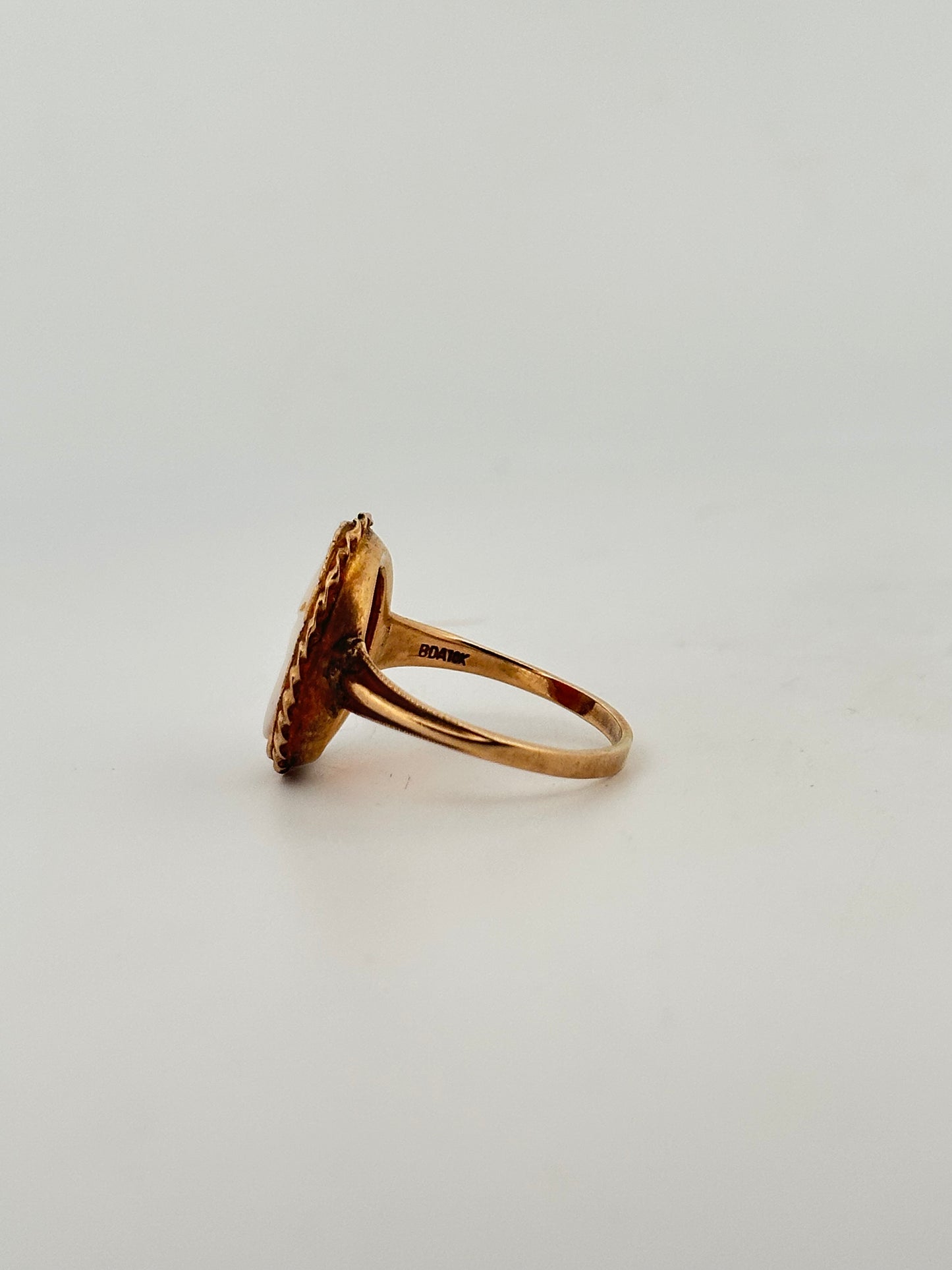 Antique Victorian cameo ring in 10k yellow gold