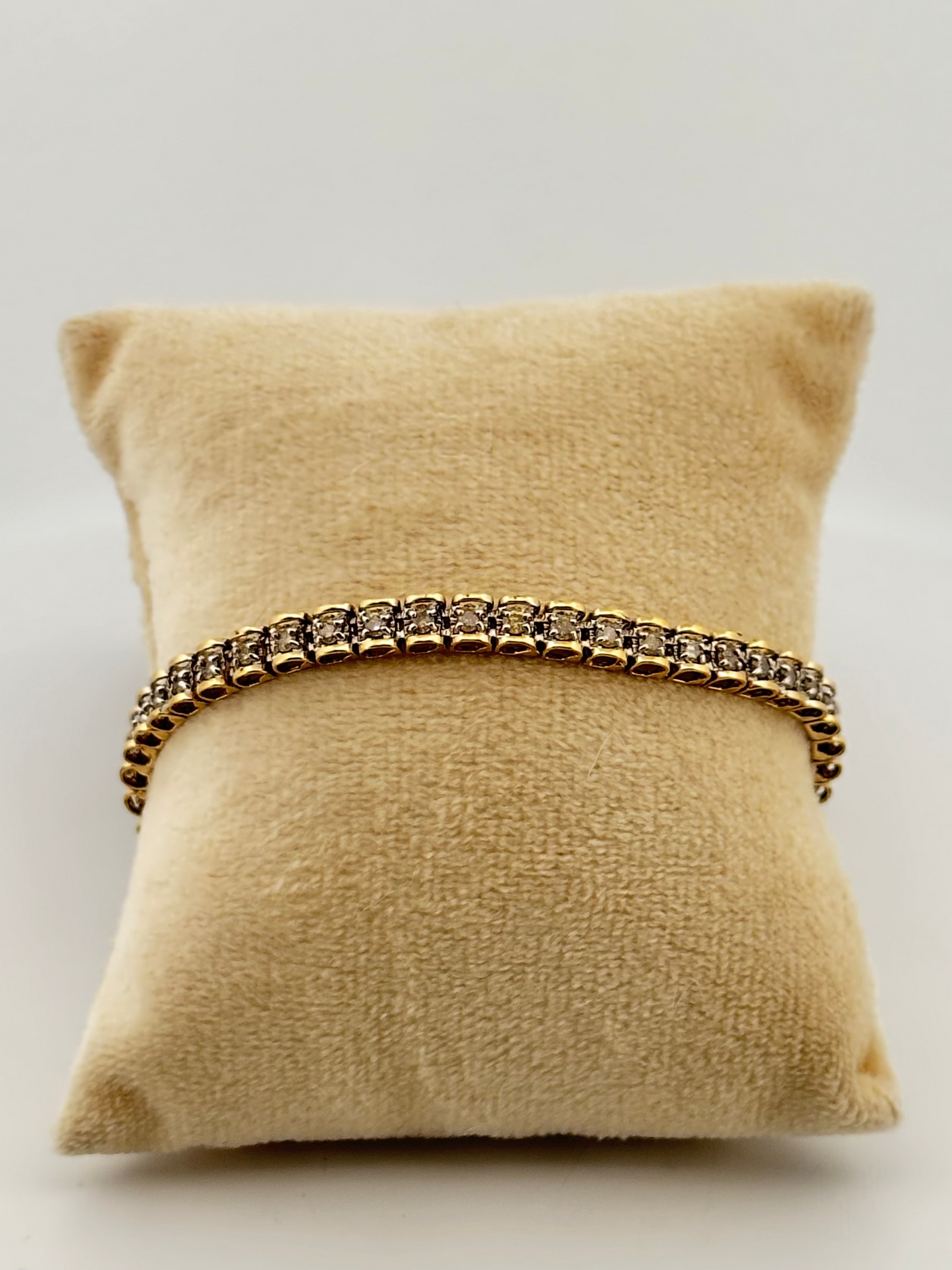 Vintage natural 2.35ct diamond tennis bracelet in 10k gold