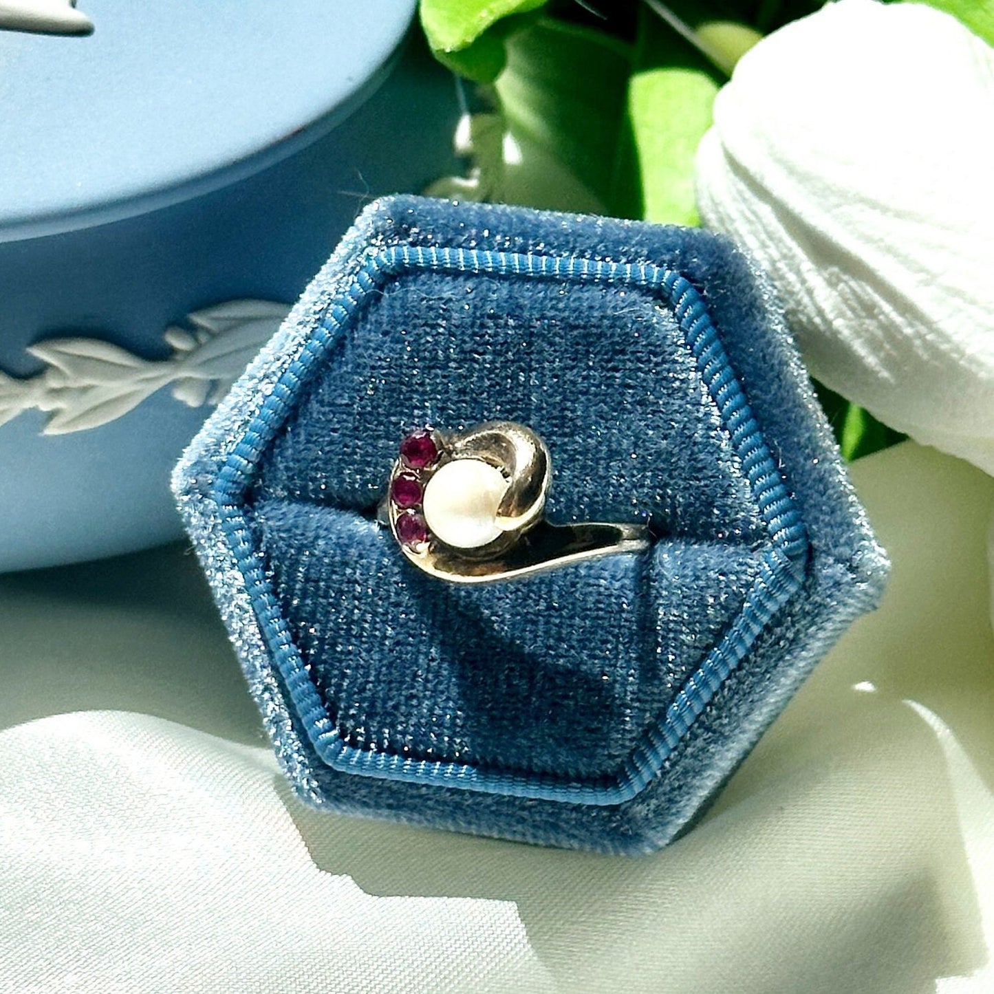 Vintage Pearl statement Ring - freshwater Pearl and Ruby 10k gold ring