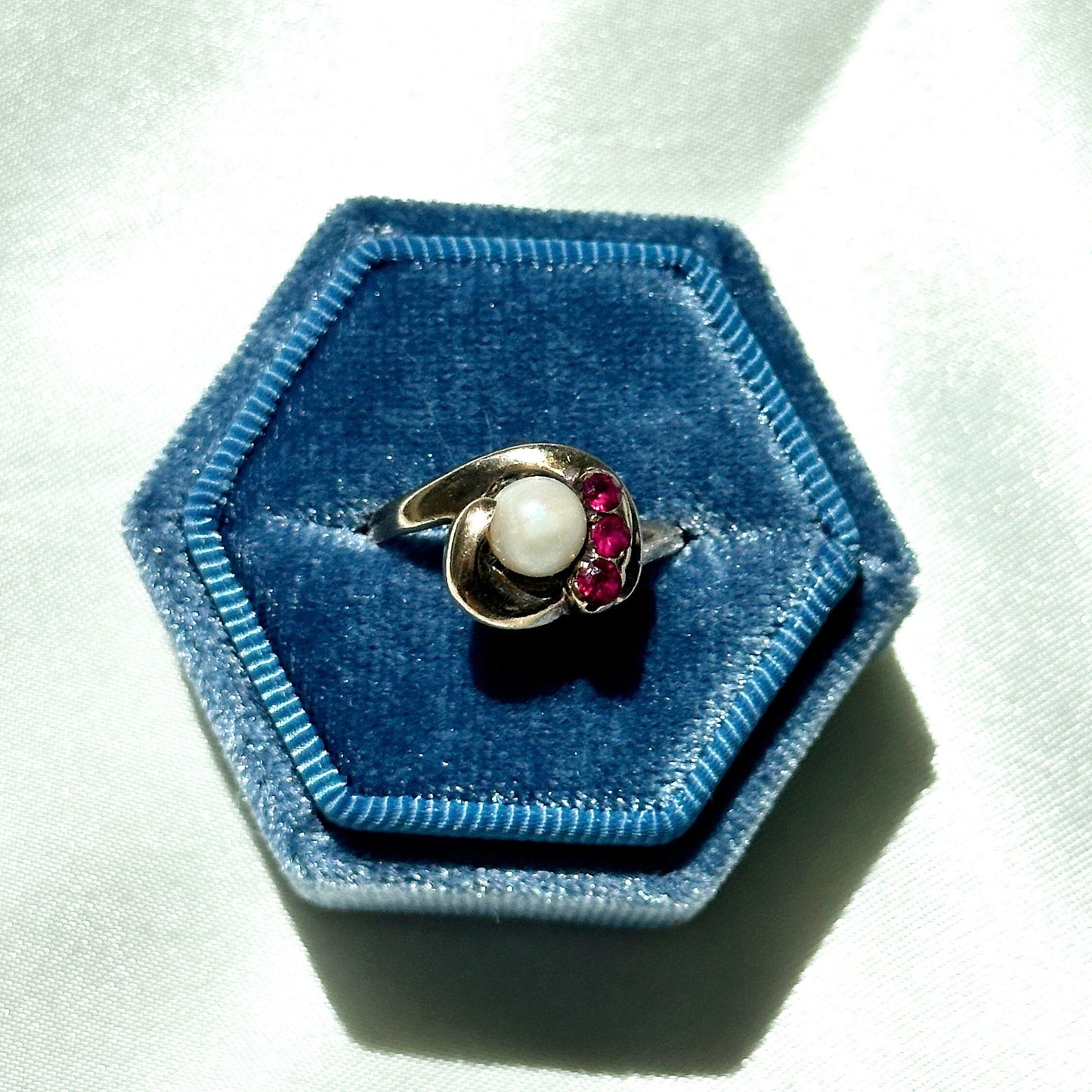 Vintage Pearl statement Ring - freshwater Pearl and Ruby 10k gold ring