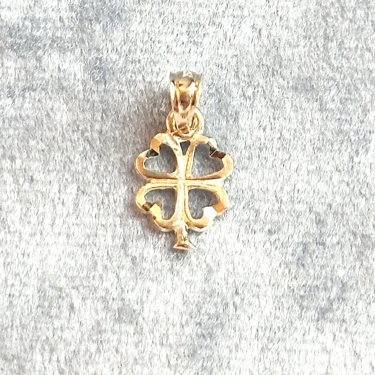 vintage 10k solid yellow gold clover charm