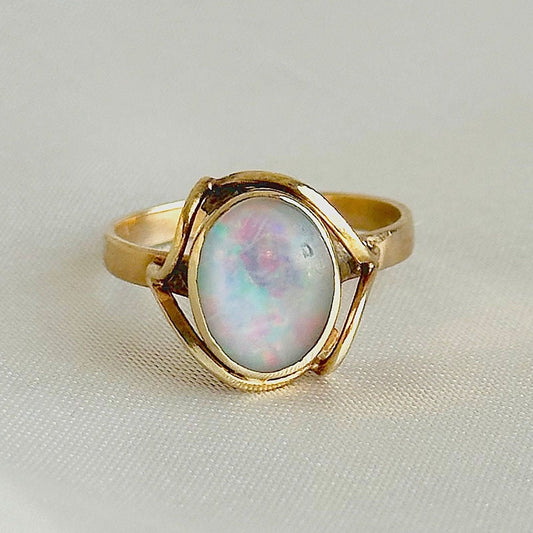 vintage 10k solid yellow gold opal cabochon ring