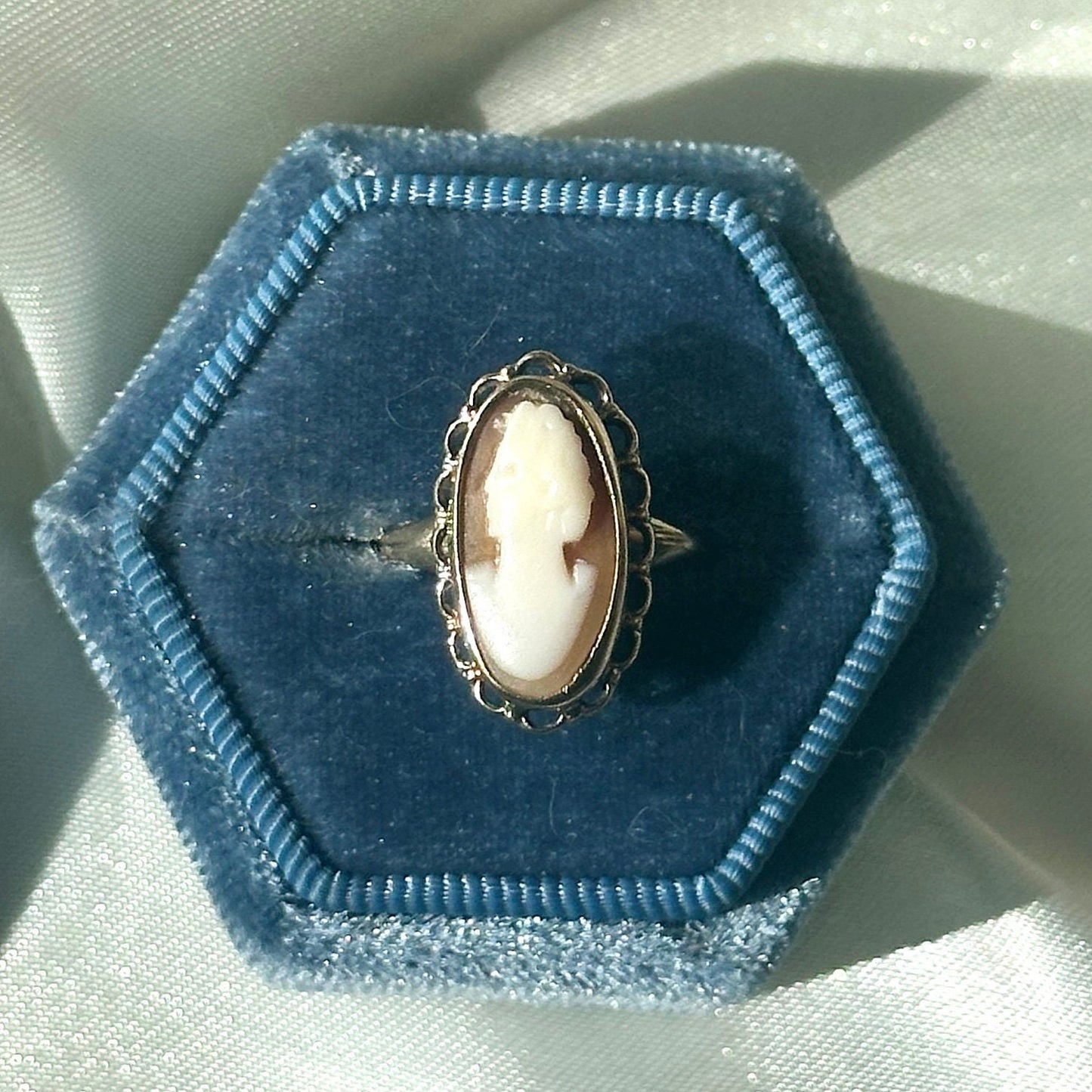 vintage cameo ring - 10k solid gold