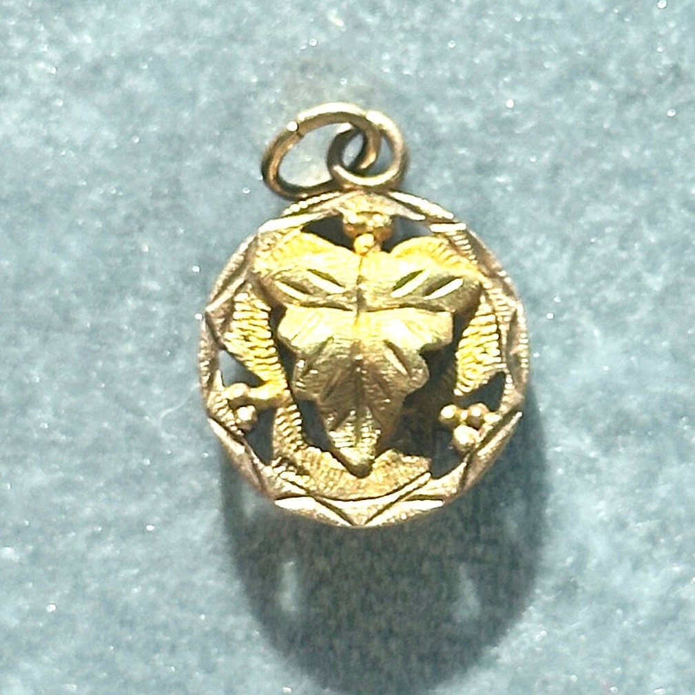 vintage 10k solid gold grape leaf charm - vintage black hills solid gold pendant