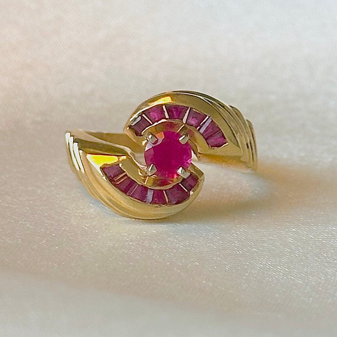 vintage 14k solid yellow gold ruby cocktail statement ring