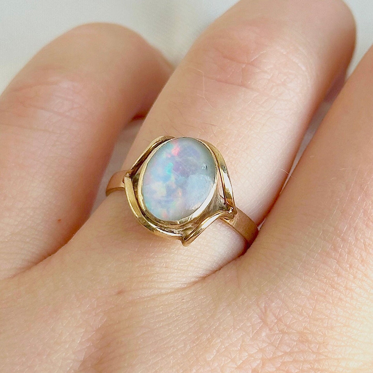 vintage 10k solid yellow gold opal cabochon ring