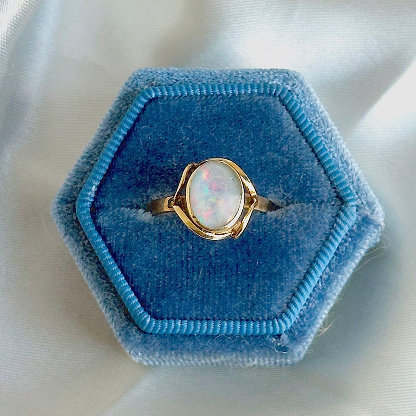 vintage 10k solid yellow gold opal cabochon ring