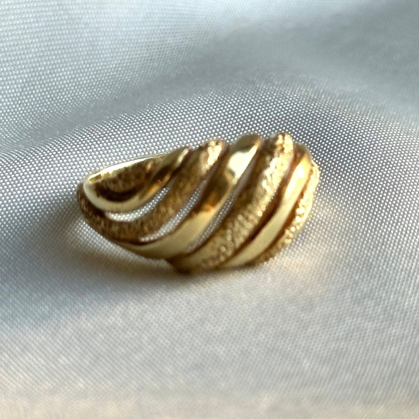 vintage 14k solid yellow gold cocktail wave ring - circa 1980s