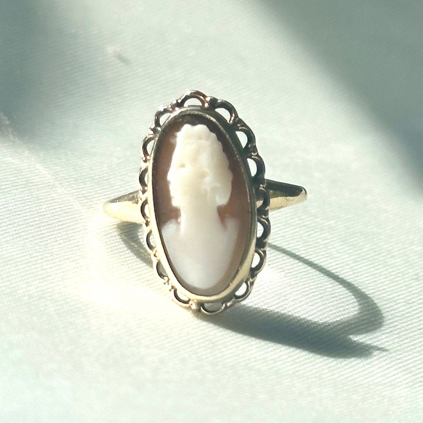 vintage cameo ring - 10k solid gold