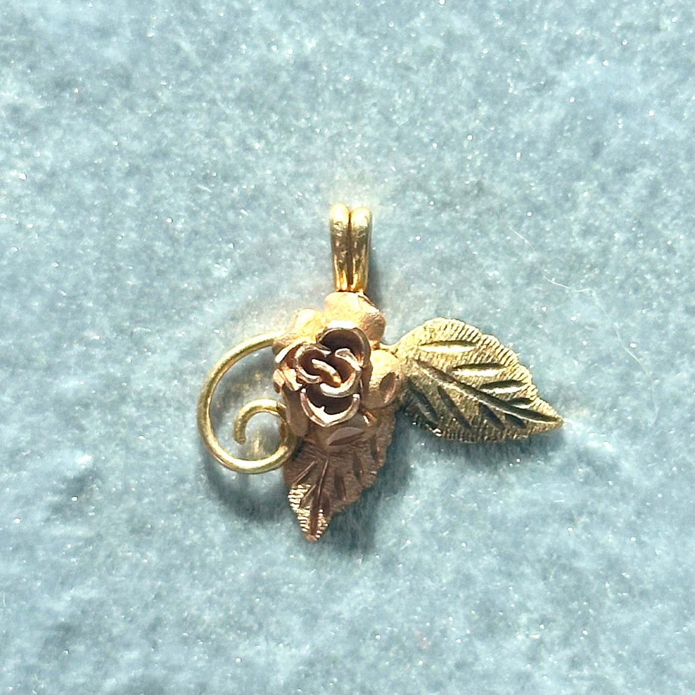 vintage 10k solid gold rose charm - vintage black hills solid gold pendant