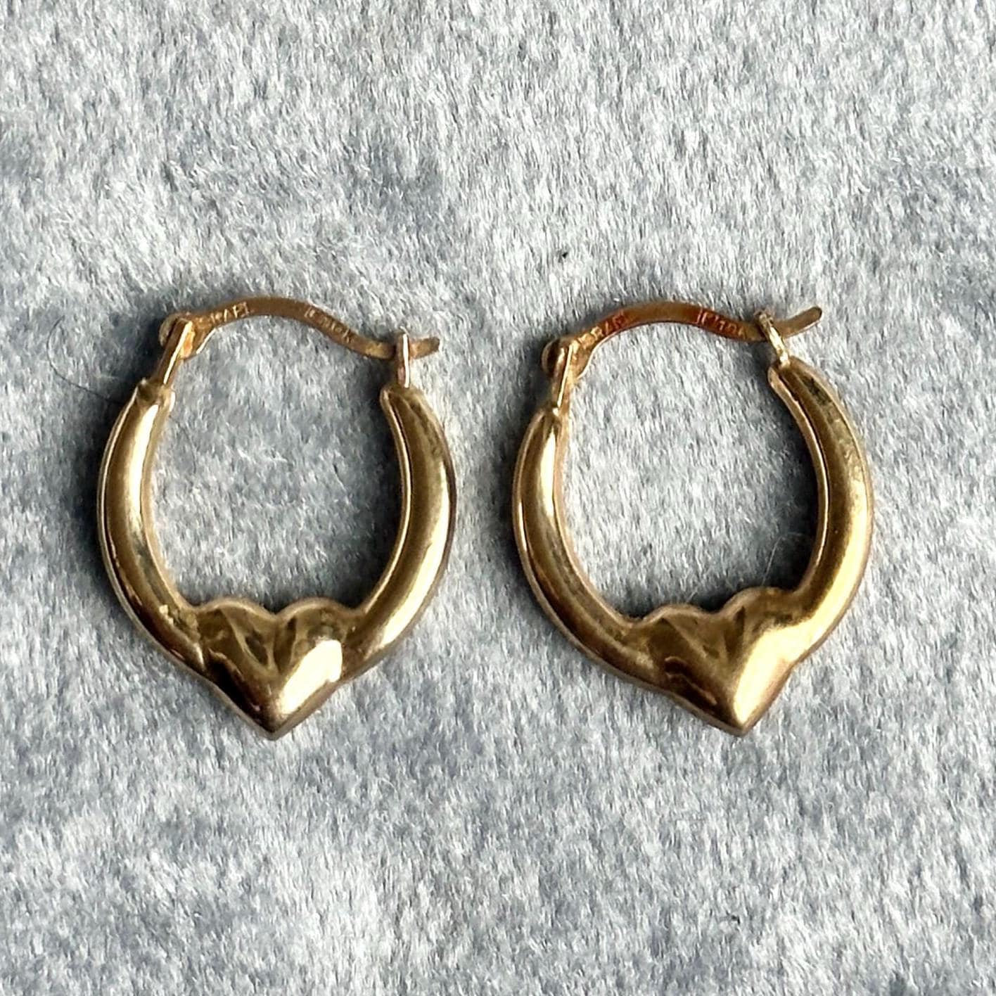 10k solid yellow gold heart hoop earrings - vintage hoops