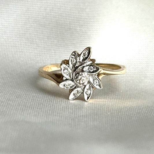 10ct Yellow Gold, Diamond Set Floral Leaf Pattern Ring Vintage c1970