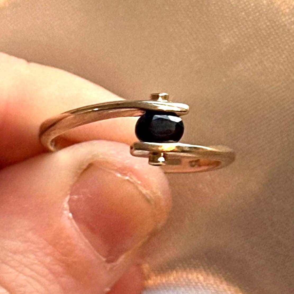 Vintage 10k sapphire and diamond ring - oval cut sapphire brilliant cut diamonds - modern minimalist band