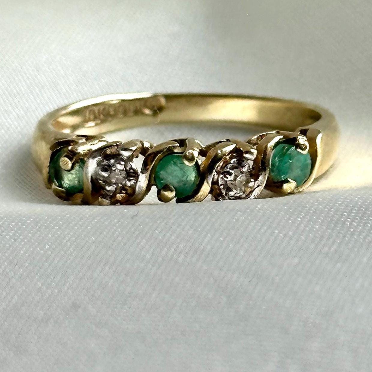 Vintage 10k half eternity band emerald and diamond c1980