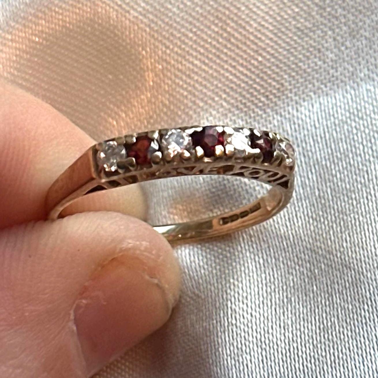 Vintage 9k Solid gold garnet “I love you ring